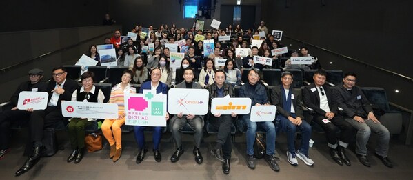 Guests of Honor took a group photo with the selection committee members, judges, mentors, 12 groups of selected emerging writers and publishers, and representatives of 12 selected local digital advertising start-ups to conclude the Launch Ceremony.