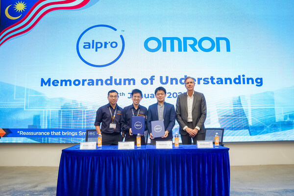 (Dari kiri: Ph. Wong Wen Jun (Pengarah Perolehan Alpro Pharmacy), Ph. Anson Tan (Pengurus Kategori Alpro Pharmacy), Masanori Matsubara (Pengarah Urusan Omron Healthcare Singapura), Andre Van Gils (Pengurus Besar Kanan, Kumpulan Jualan dan Pemasaran Global HQ, OMRON Healthcare Co., Ltd.)