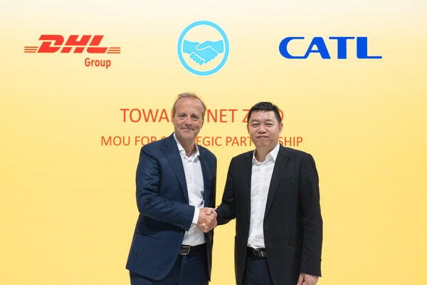 Libin Tan, co-president of sales and marketing of CATL (right), and Oscar de Bok, CEO, DHL Supply Chain (left) signed the strategic agreement (PRNewsfoto/Contemporary Amperex Technology Co., Limited (CATL))