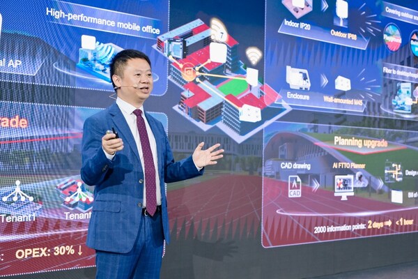 Perry Yang, President of Huawei Enterprise Optical Domain, launched the upgraded FTTO 2.0 solution