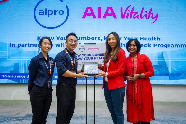 (Dari kiri: Ahli Farmasi Dione (Pengurus Penjagaan Profesional & Pembangunan, Kumpulan Alpro); Ahli Farmasi Then Ru Luen (Ketua Unit Perniagaan Korporat dan Pengarah Alpro Health); Stephanie Caunter (Pengarah Insight Pelanggan, Penglibatan & Pengalaman Digital, AIA Malaysia); Asha Nair (Pengarah Jenama & Komunikasi, AIA Malaysia)). (Dari kiri: Ahli Farmasi Dione (Pengurus Penjagaan Profesional & Pembangunan, Kumpulan Alpro); Ahli Farmasi Then Ru Luen (Ketua Unit Perniagaan Korporat dan Pengarah Alpro Health); Stephanie Caunter (Pengarah Insight Pelanggan, Penglibatan & Pengalaman Digital, AIA Malaysia); Asha Nair (Pengarah Jenama & Komunikasi, AIA Malaysia)).