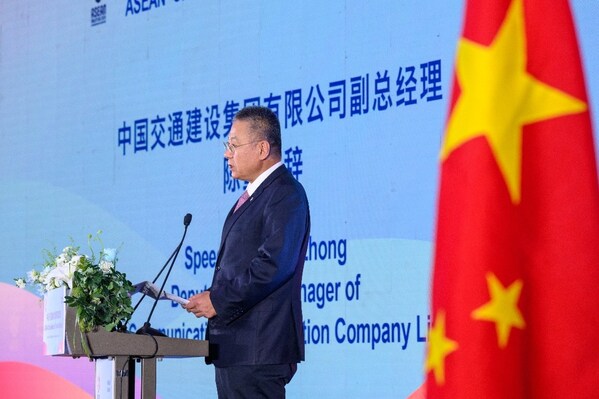 CCCC deputy general manager Chen Zhong delivered the opening speech at the forum on April 11