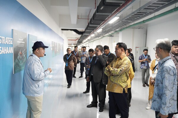 Factory Tour of Smart Factory