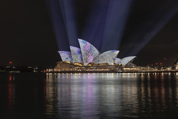 Vivid Sydney 2025, Sydney Opera House Lighting Of The Sails. Kiss Of Light by David McDiarmid. Credit - Destination NSW