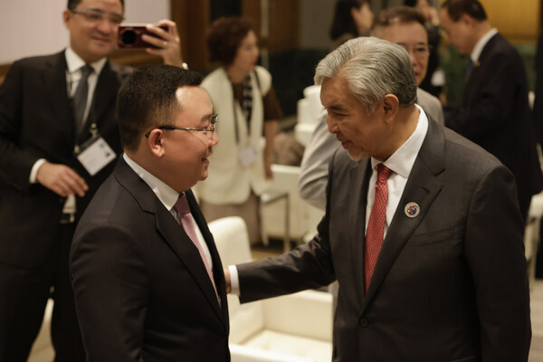 Malaysia’s Deputy Prime Minister I Dr. Ahmad Zahid bin Hamidi meets with Chairman and President of SERES Group John Zhang