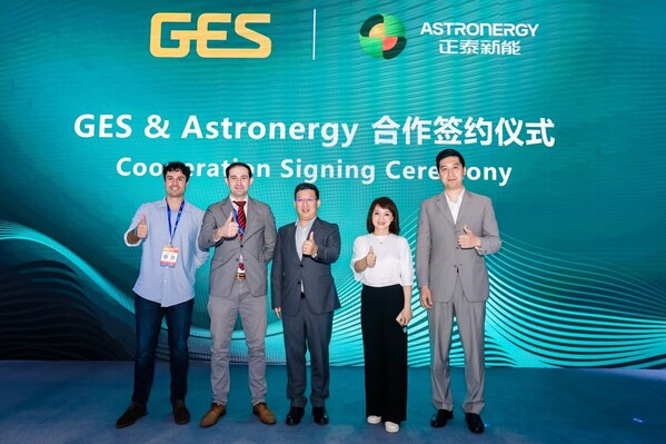 A group photo of Astronergy and Spanish EPC GES Seimsa representatives after signing the world's first cooperation agreement for the ASTRO N8 product.