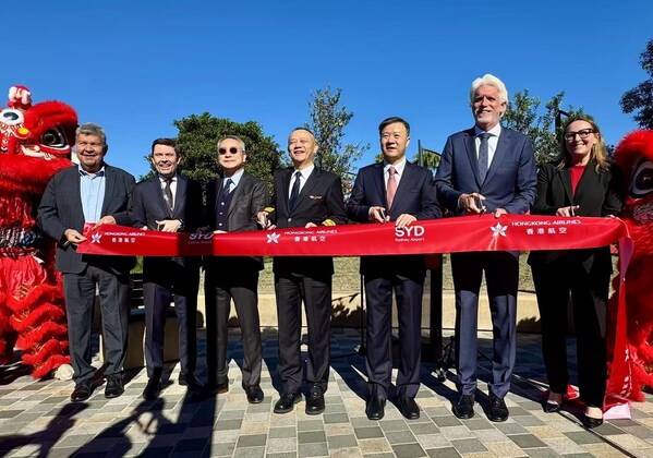 A ribbon-cutting ceremony is held at SYD to officially mark the launch of the new Hong Kong Airlines service.