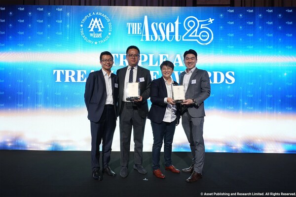 Representatives from XTransfer and OCBC received the honour at the ceremony.