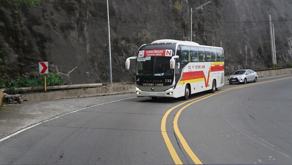 The Yutong C12PRO achieves 12% lower fuel consumption per 100km compared to previous-generation models under challenging road conditions.