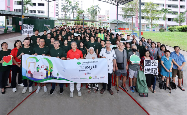 Cathay United Bank Singapore Branch held its second “CU Smile” CSR Day, gathering nearly 100 employees and Taiwanese enterprise representatives to volunteer and refurbish seniors’ homes.

(Photo provided by Cathay United Bank)