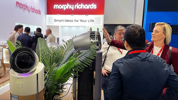 Pelawat mencuba produk utama iklim pelbagai musim Morphy Richards di IFA 2025