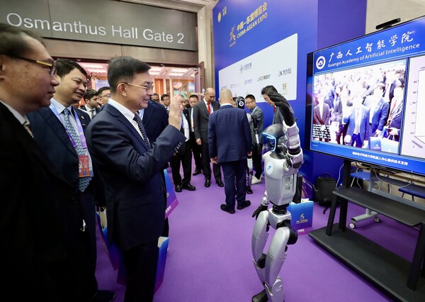 Participants interact with a humanoid robot at the 22nd China-ASEAN Expo.