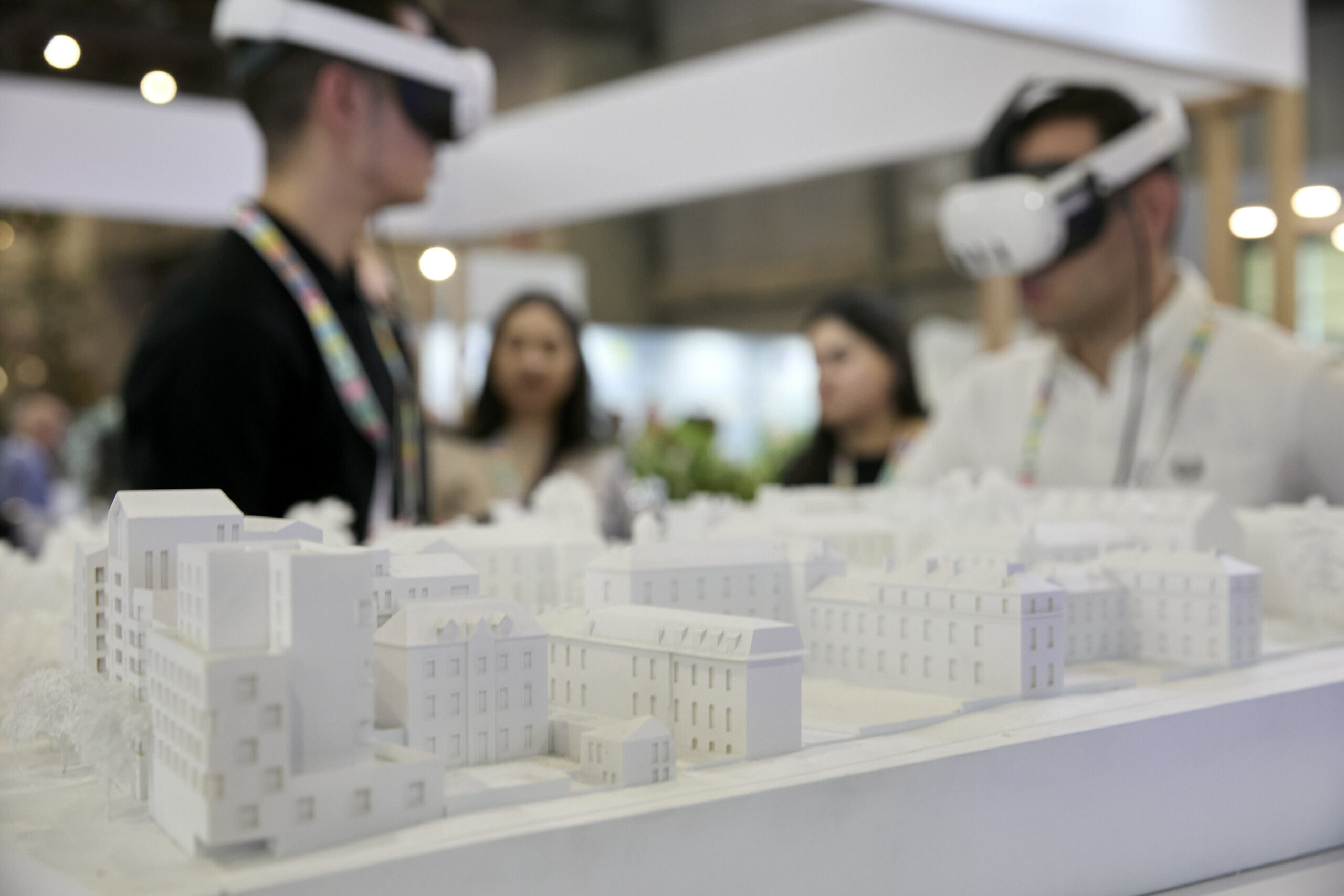 Vistors experience new technologies at Tomorrow.Building World Congress Vistors experience new technologies at Tomorrow.Building World Congress