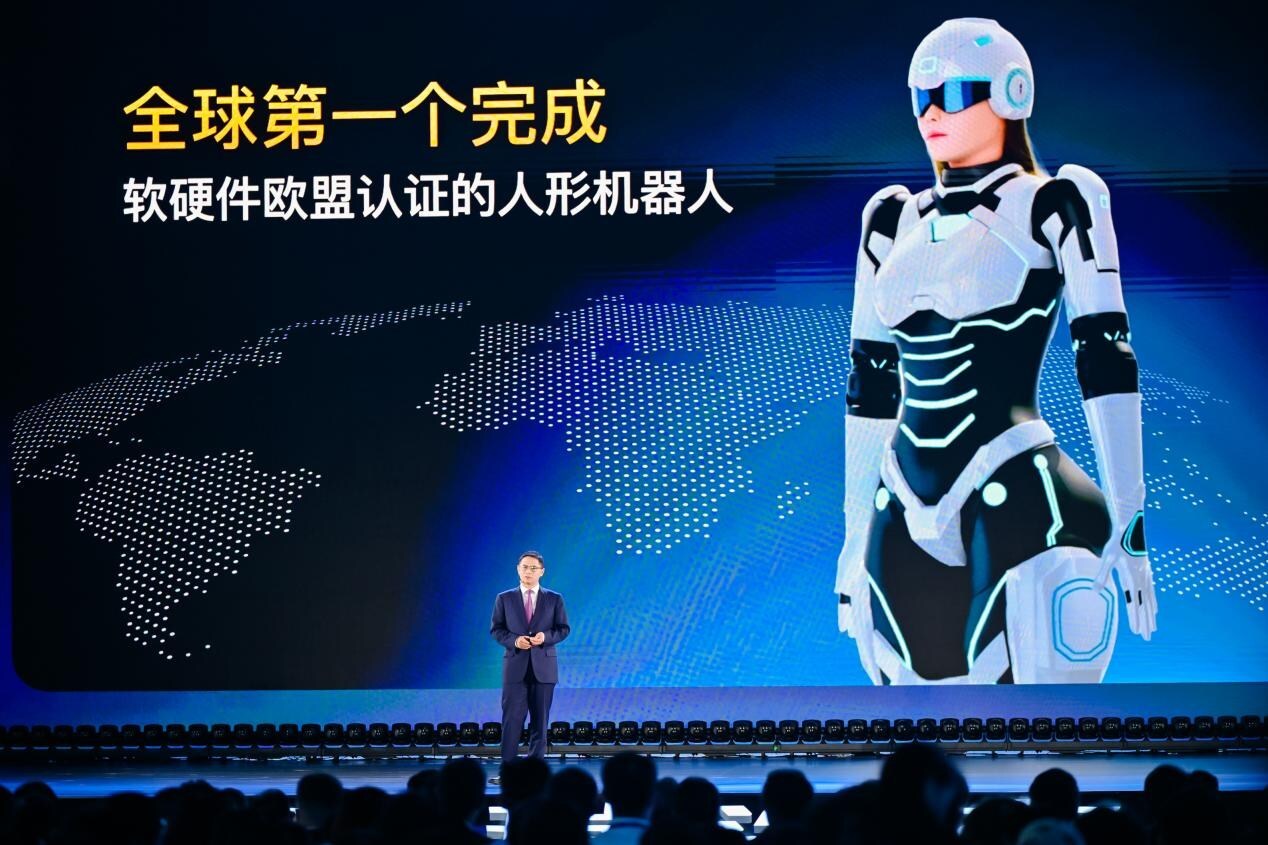 Dr. Gao Xinhua delivers a keynote presentation Dr. Gao Xinhua delivers a keynote presentation