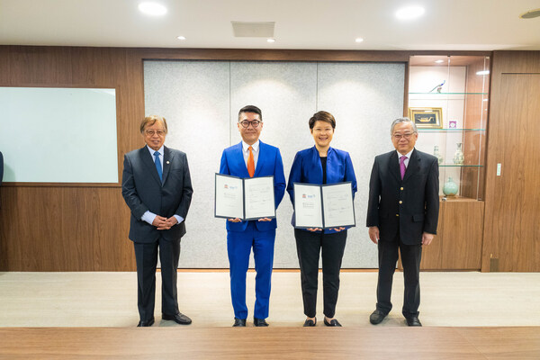 Kiri ke kanan: Datuk Patinggi Tan Sri (Dr) Abang Haji Abdul Zohari bin Tun Datuk Abang Haji Openg, Premier Sarawak; Datuk Chew Chiaw Han, Pengarah Urusan Kumpulan, Ibraco Berhad; Chin Wei Jia, Ketua Pegawai Eksekutif Kumpulan, HMI Medical; Gan Kim Yong, Timbalan Perdana Menteri dan Menteri Perdagangan dan Industri Singapura Kiri ke kanan: Datuk Patinggi Tan Sri (Dr) Abang Haji Abdul Zohari bin Tun Datuk Abang Haji Openg, Premier Sarawak; Datuk Chew Chiaw Han, Pengarah Urusan Kumpulan, Ibraco Berhad; Chin Wei Jia, Ketua Pegawai Eksekutif Kumpulan, HMI Medical; Gan Kim Yong, Timbalan Perdana Menteri dan Menteri Perdagangan dan Industri Singapura