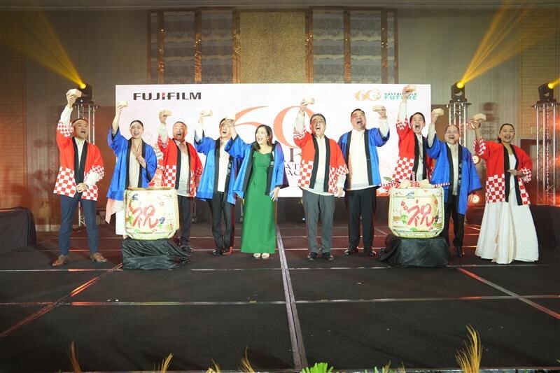 FUJIFILM BI executives and guests toast during sake barrel ceremony. FUJIFILM BI executives and guests toast during sake barrel ceremony.