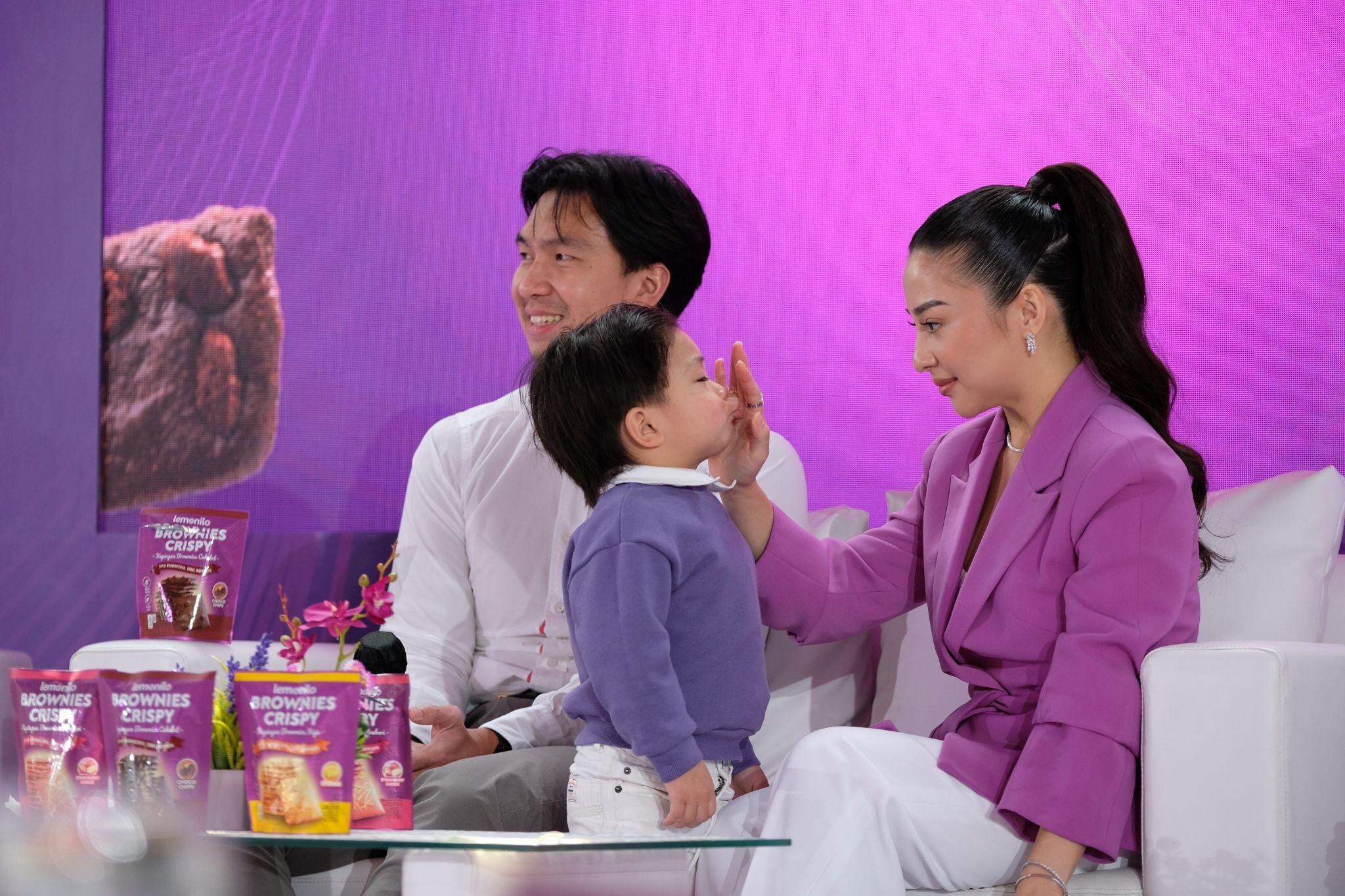 Photo Caption: Nikita Willy, Indra Priawan, and Issa at the Family Happy Day event at Plataran Senayan, Jakarta (September 23)