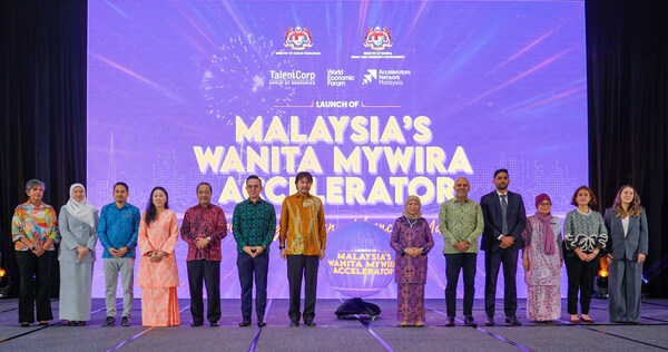 YAM Tunku Ali Redhauddin Ibni Tuanku Muhriz, Tunku Besar Seri Menanti, bersama YB Encik Steven Sim Chee Keong, Menteri Sumber Manusia (KESUMA), dan YB Dato’ Sri Hajah Nancy binti Shukri, Menteri Pembangunan Wanita, Keluarga dan Masyarakat (KPWKM), serta Pengerusi Bersama Sektor Swasta Wanita MyWira Accelerator, sempena Majlis Pelancaran Rasmi Wanita MyWira Accelerator Malaysia.