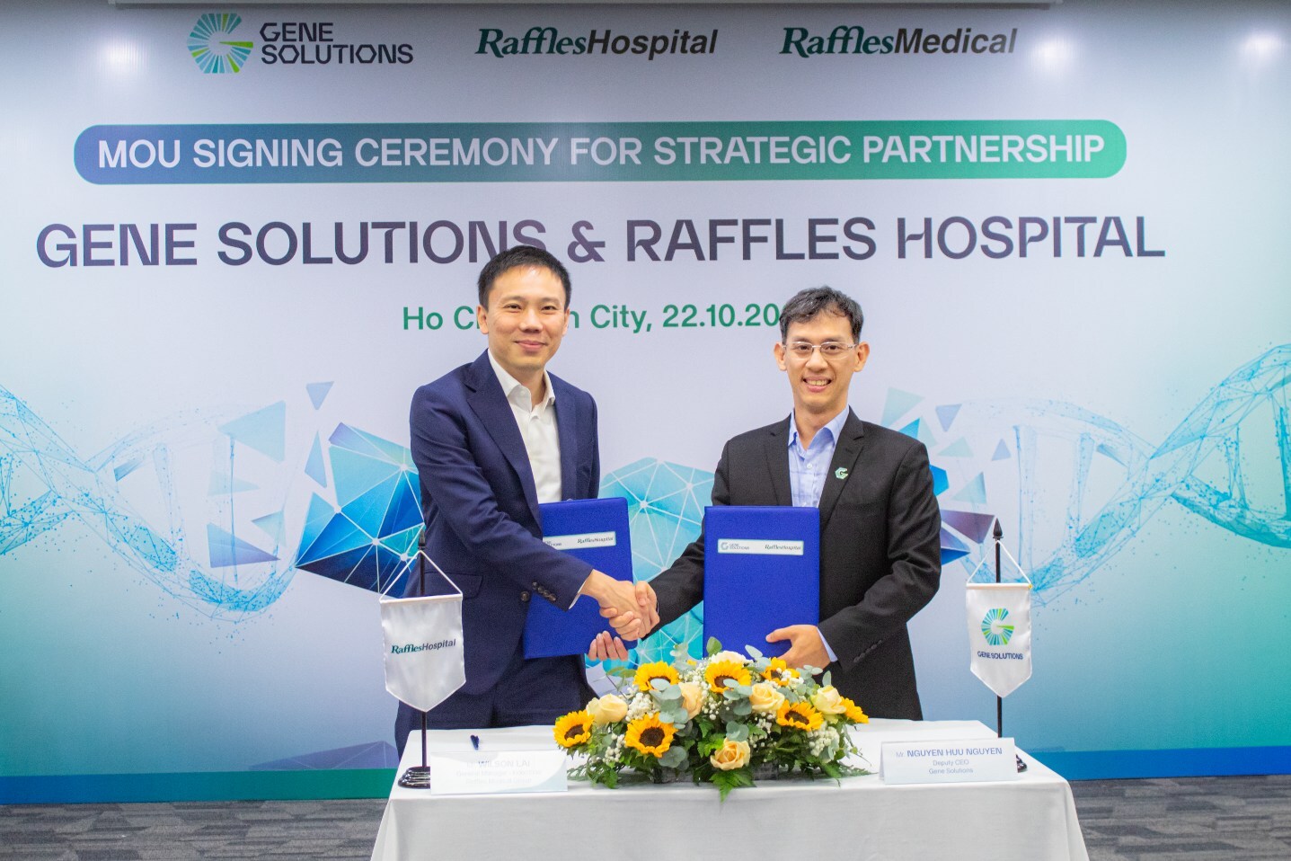 [From left to right] Mr. Wilson Lai, General Manager of Raffles Medical Indochina and Dr. Nguyen Huu Nguyen, Co-founder and Deputy CEO of Gene Solutions.