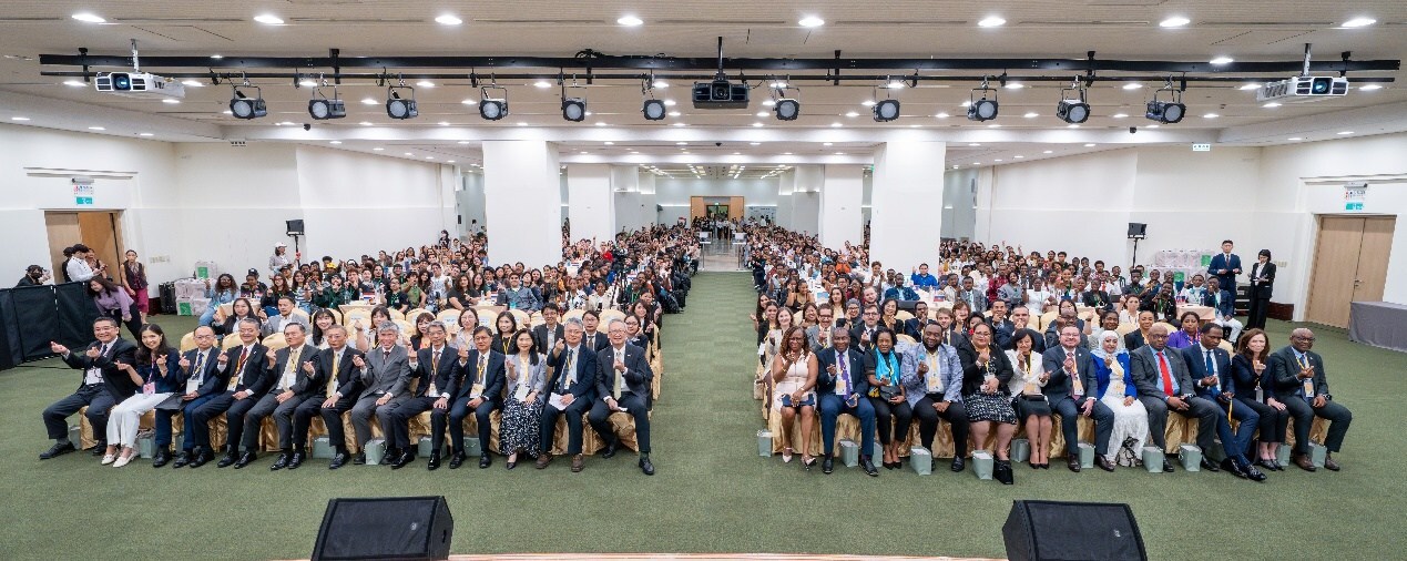 Photo 1: Group Photo.( Image provided by Taiwan Scholarship and Huayu Enrichment Scholarship Program )