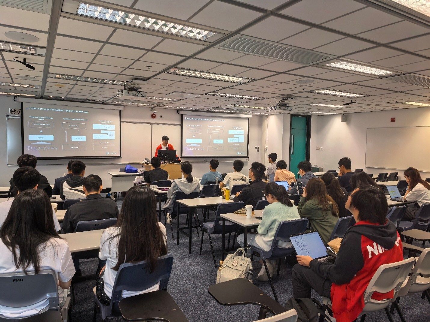 鴻蒙課程首次走進中國香港頂尖學府,華為攜手香港科技大學共育科創英才 鴻蒙課程首次走進中國香港頂尖學府,華為攜手香港科技大學共育科創英才