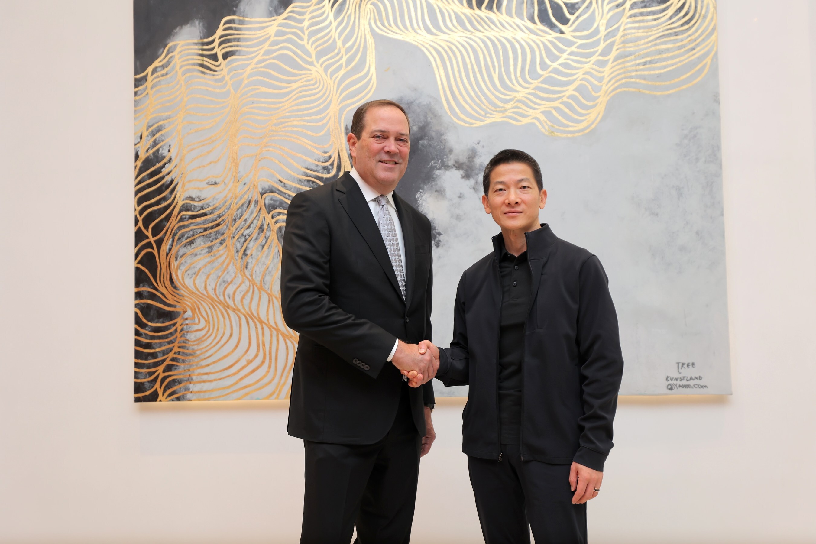 Chuck Robbins, Chair & CEO of Cisco and Peng Xiao, Group CEO of G42 in Abu Dhabi today Chuck Robbins, Chair & CEO of Cisco and Peng Xiao, Group CEO of G42 in Abu Dhabi today