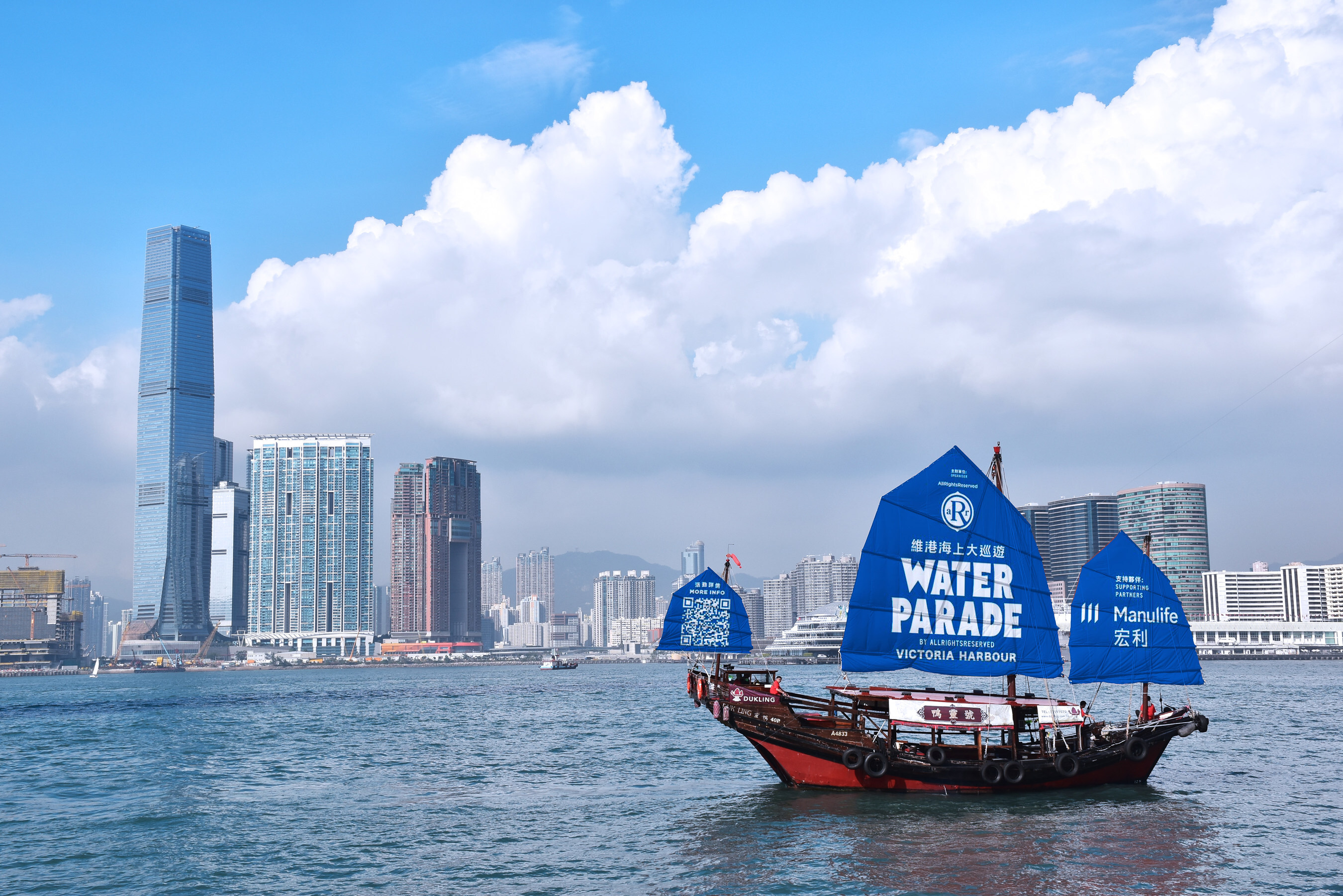 活動主題帆船「鴨靈號」於活動期間穿梭維港,邀請市民親身感受「維港海上大巡遊」的熱鬧氣氛。 活動主題帆船「鴨靈號」於活動期間穿梭維港,邀請市民親身感受「維港海上大巡遊」的熱鬧氣氛。