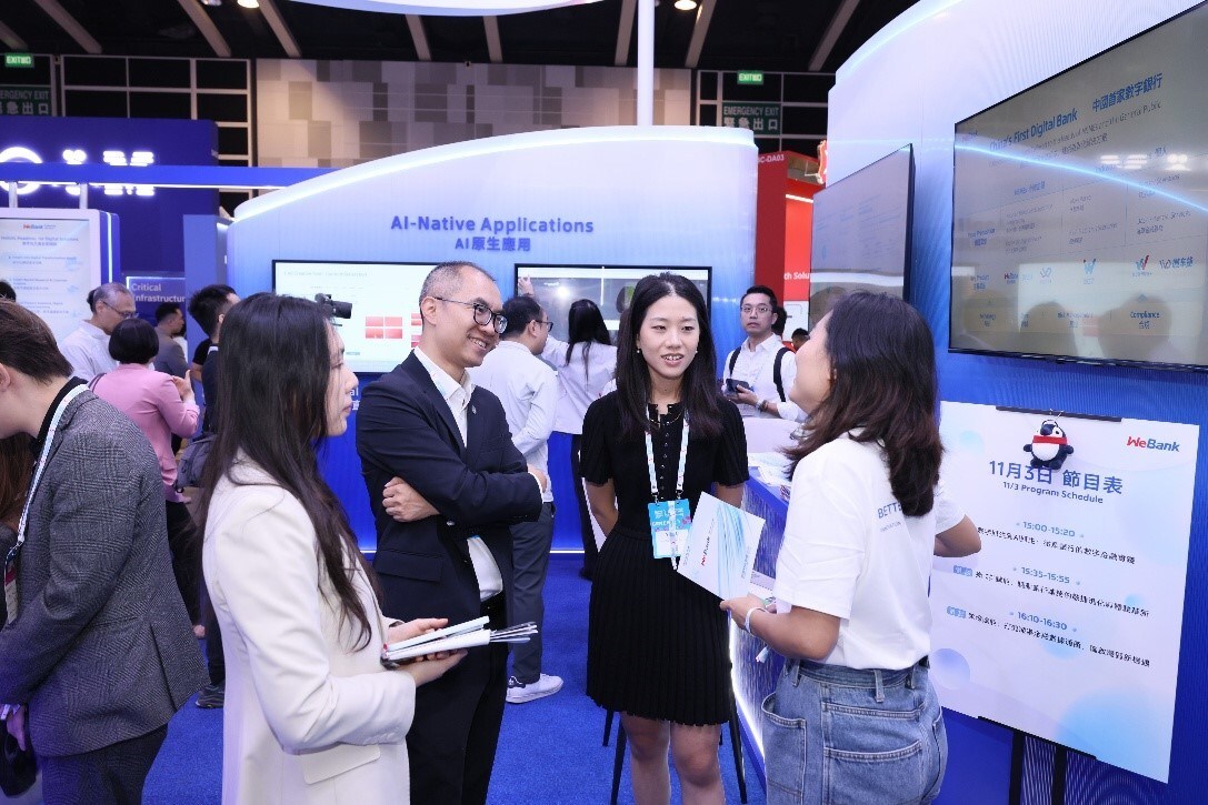 The AI applications, digital employees, and fintech solutions showcased by WeBank onsite received widespread acclaim, sparking active interaction and exchange among industry professionals.