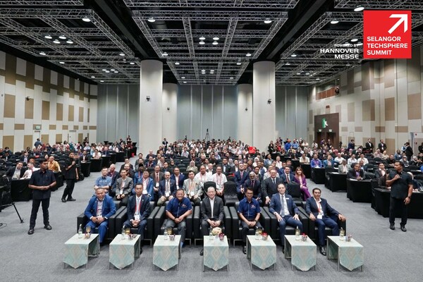 Melakar Masa Depan Industri Malaysia di Sidang Kemuncak Selangor Techsphere 2025