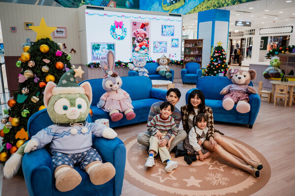 Zon bertema “Duffy and Friends Christmas House” menawarkan suasana percutian yang hangat dengan watak plush yang memakai pakaian musim sejuk.