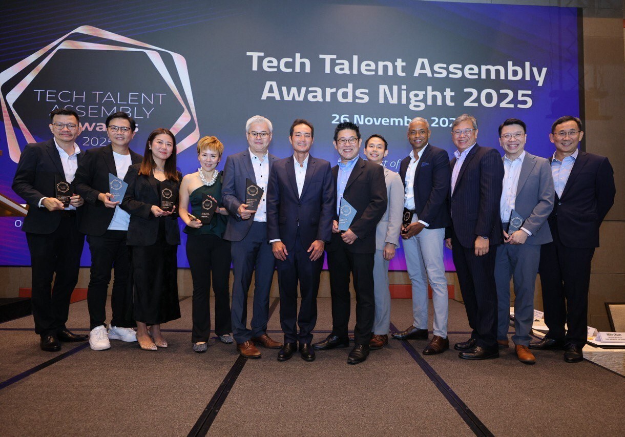 Mr Tan Kiat How, Senior Minister of State, Ministry of Digital Development & Information and Ministry of Health, and Advisor to Tech Talent Assembly, and the award recipients of TTAB Awards 2025