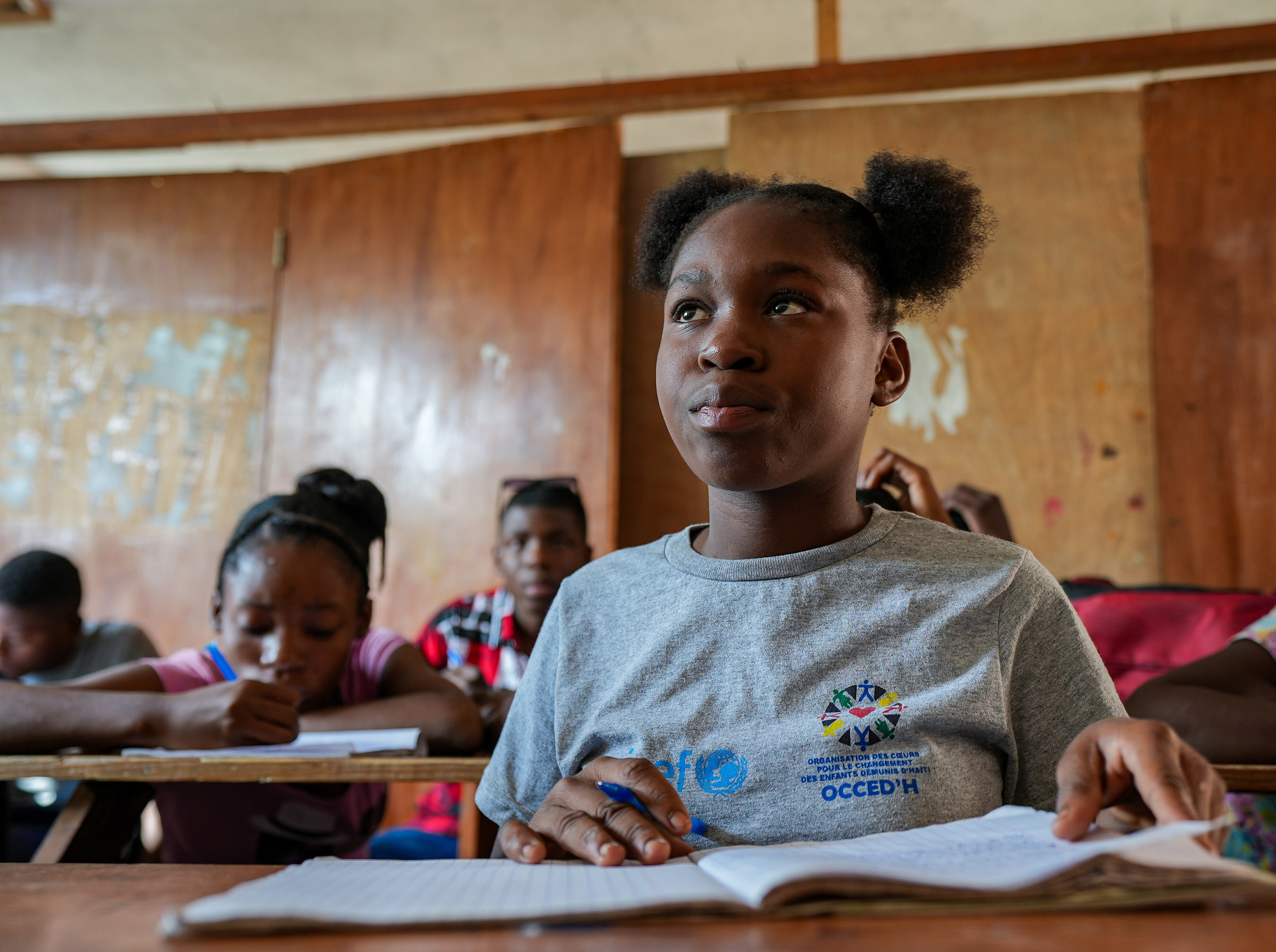 Dieussika takes notes in her ECW-supported classroom in Port-au-Prince, Haiti. © UNICEF/Joseph Dieussika takes notes in her ECW-supported classroom in Port-au-Prince, Haiti. © UNICEF/Joseph