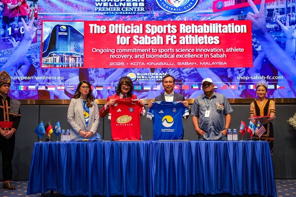 Officials from European Wellness and Sabah FC: (Pictured, from left) Dr. Natassia Sarah, Prof. Mike Chan, Tuan Md Joh Haji Wid, and Tuan Shamsuddin Bin Mohd Shah — exchange club jerseys in a symbolic gesture marking their newly formalized partnership for athlete rehabilitation and sports-science collaboration.
