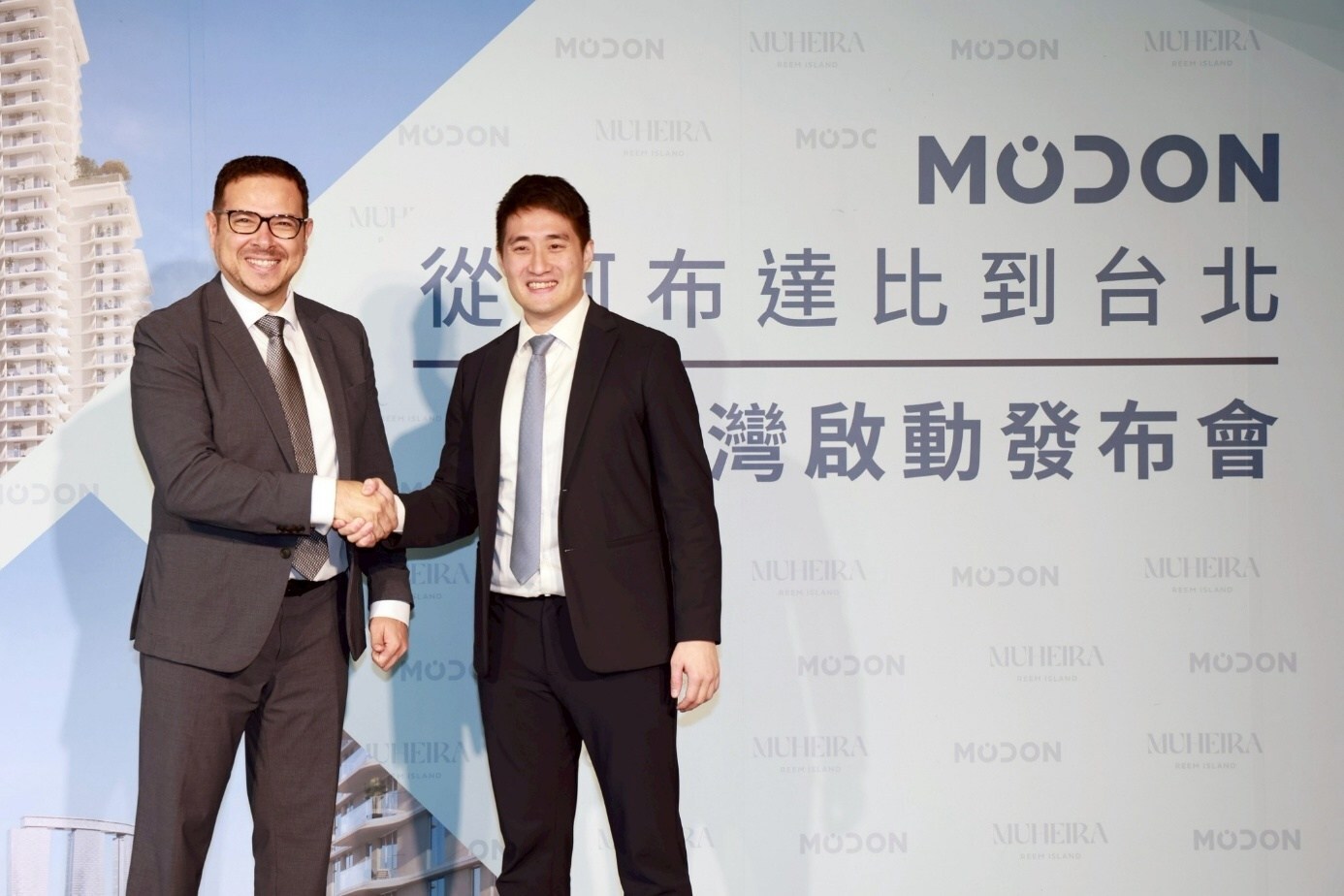 Modon Chief Commercial Officer, Mohammed Abdelrazik (left), and Knightsbridge Partners CEO, Kelvin (right), mark this moment as the starting point for establishing long-term investment between Taiwan and Abu Dhabi.(Image Source: Metaverse Digital Ltd.) Modon Chief Commercial Officer, Mohammed Abdelrazik (left), and Knightsbridge Partners CEO, Kelvin (right), mark this moment as the starting point for establishing long-term investment between Taiwan and Abu Dhabi.(Image Source: Metaverse Digital Ltd.)