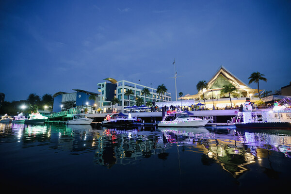Christmas Boat Light-Up Parade along RSYC's marina