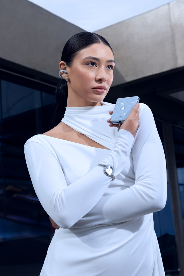 The Brilliant Collection, featuring the motorola razr 60 and moto buds loop with Sound by Bose