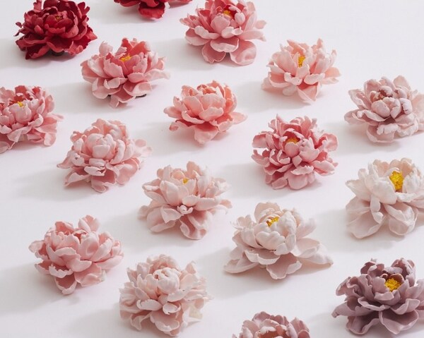 圖 3 : Leo Wong 陶瓷花卉雕塑《牡丹 》 系列