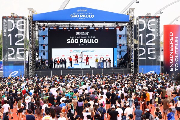 第12賽季FE電動方程式揭幕戰戲劇性拉滿 第12賽季FE電動方程式揭幕戰戲劇性拉滿