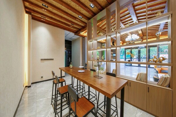 鎮(zhèn)江句容睿選酒店