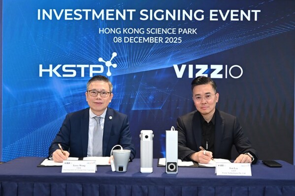 Mr. Terry Wong, CEO of HKSTP (left) and Mr. Jon Lee, CEO of Vizzio (right) officiate the strategic partnership signing at Hong Kong Science Park.