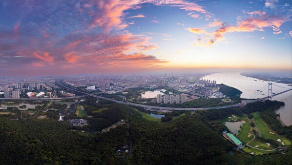 A view of Jiangyin City (PRNewsfoto/Jiangyin Municipal Committee and Government)