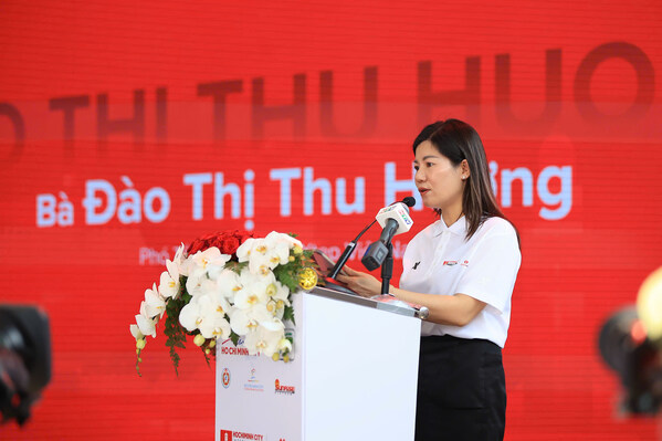 Ms. Đào Thị Thu Hương, Deputy General Director of Xtep Vietnam Ms. Đào Thị Thu Hương, Deputy General Director of Xtep Vietnam