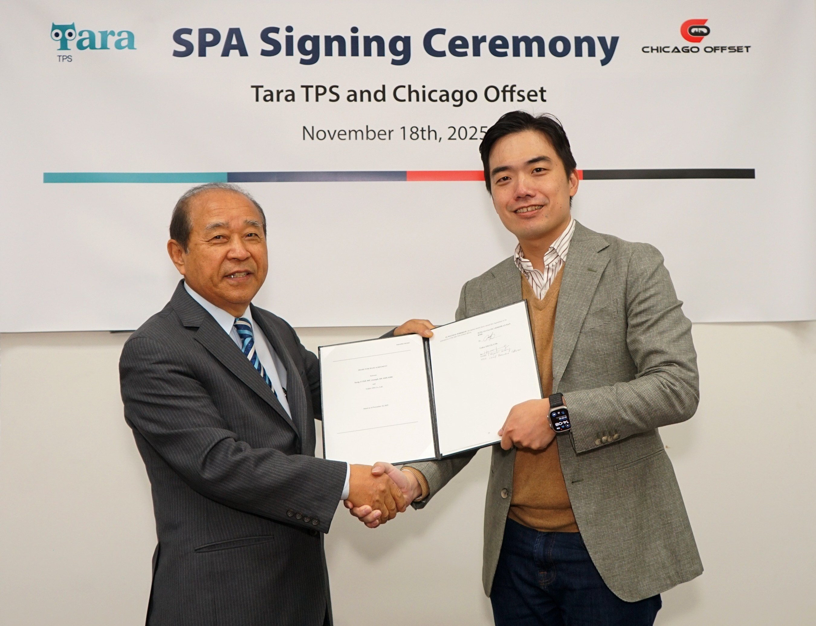TARAtps and Chicago offset SPA signing ceremony(Joe Kim and Hoyeon Kang from left)