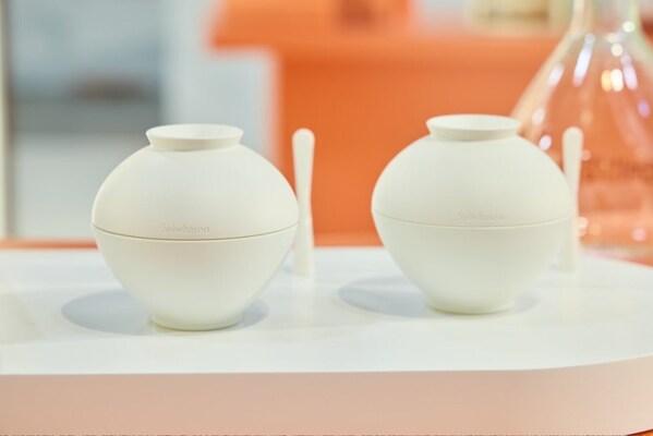 雪花秀于今年進(jìn)博首發(fā)月亮罐「臻潤霜」