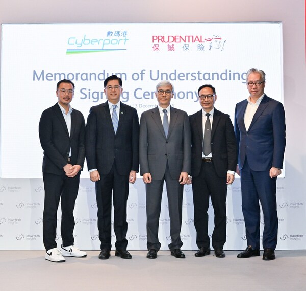 Prudential signed a MoU with Cyberport to expedite the advancement of AI in Hong Kong. The guests at the signing ceremony included (from right to left): Lawrence Lam, Chief Executive Officer of Prudential Hong Kong; Clement Cheung, Chief Executive Officer of the Insurance Authority; Stephen Yiu, Chairman of the Insurance Authority; Ir Eric Chan, Chief Public Mission Officer Cyberport; and Sam Lim, Regional Chief Information Technology Officer Greater China, Prudential plc