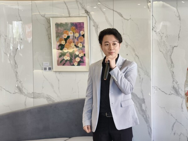 熊圖建設總經理林鼎強於開幕活動中表示，江屘菊作品中流動的圓與能量意象，與 Gensler 所設計的弧線立面相互呼應，使建築空間展現更深層的森態美學。張哲維攝