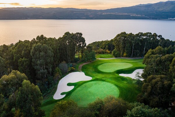 春城湖畔度假村湖景球場