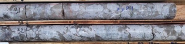 Figure 5: Large spodumene crystals in drill hole CV25-875 at ~32 m depth (core length) at the CV12 Pegmatite. Core graded 2.9 m at 2.70% Li2O over sample interval (30.1 m to 33.0 m). (CNW Group/PMET Resources Inc.) Figure 5: Large spodumene crystals in drill hole CV25-875 at ~32 m depth (core length) at the CV12 Pegmatite. Core graded 2.9 m at 2.70% Li2O over sample interval (30.1 m to 33.0 m). (CNW Group/PMET Resources Inc.)