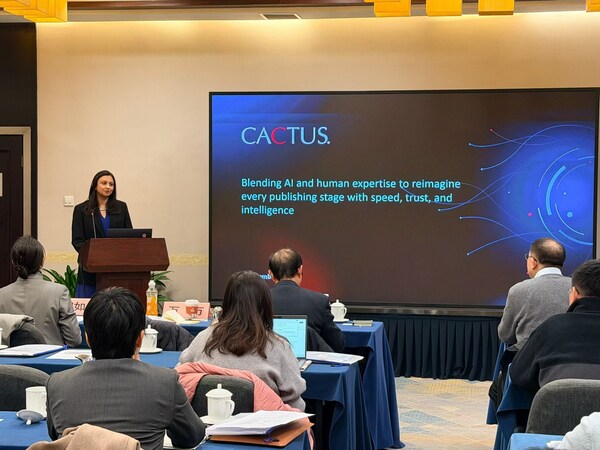 *Paperpal产品技术总监Shilpi Mehra女士在会议中发表演讲* *Paperpal产品技术总监Shilpi Mehra女士在会议中发表演讲*