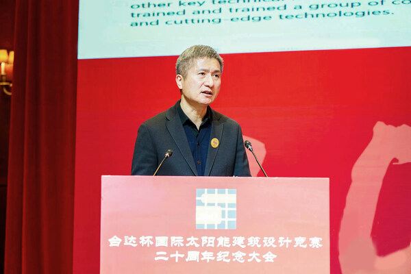 中国建筑设计研究院有限公司董事长李存东指出,台达杯竞赛站在行业前沿,以太阳能建筑为核心方向,搭建起理念交流与实践落地的平台。 中国建筑设计研究院有限公司董事长李存东指出,台达杯竞赛站在行业前沿,以太阳能建筑为核心方向,搭建起理念交流与实践落地的平台。